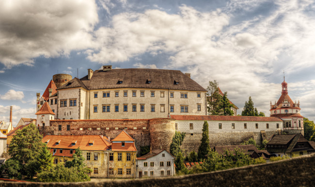 Обои картинки фото города, дворцы, замки, крепости, замок, здания, деревья