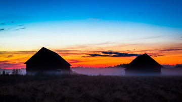 Картинка города -+здания +дома дома туман закат