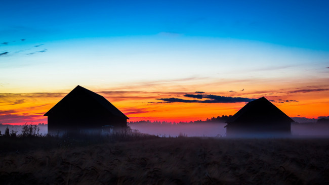 Обои картинки фото города, - здания,  дома, дома, туман, закат