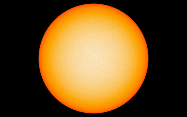 Обои картинки фото космос, солнце, Яркое, желтое, на, черном, фоне