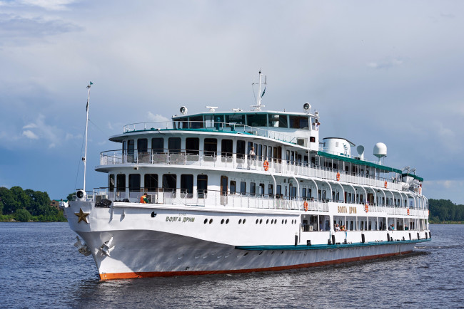Обои картинки фото волга дрим, корабли, теплоходы, теплоход, волга, дрим, круиз, река