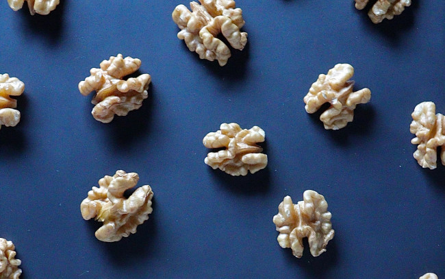 Обои картинки фото еда, орехи,  каштаны,  какао-бобы, грецкие, ядра