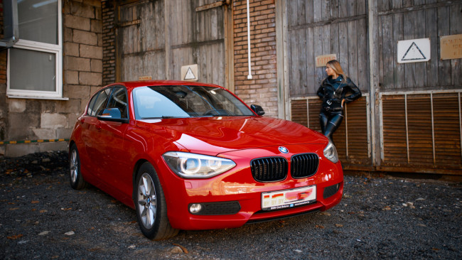 Обои картинки фото автомобили, -авто с девушками, bmw