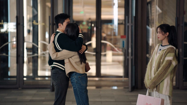 Обои картинки фото кино фильмы, fireworks of my heart, пара, любовь, девушка, пакеты, здание