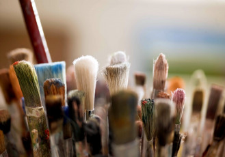 Картинка разное канцелярия книги кисточки много