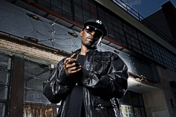 Картинка мужчины unsort куртка очки