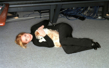 Картинка музыка geri halliwell с собачкой