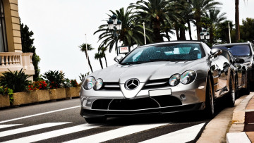 Картинка mercedes slr автомобили выставки уличные фото автомобиль стиль мощь скорость