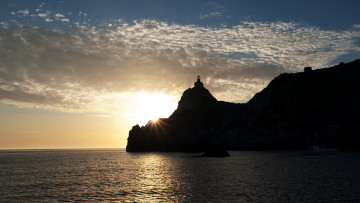 Картинка природа маяки океан скалы мыс маяк облака