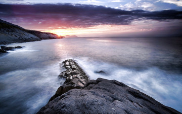 Картинка природа побережье каменный мыс море облака