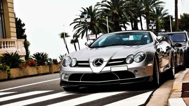 Обои картинки фото mercedes, slr, автомобили, выставки, уличные, фото, автомобиль, стиль, мощь, скорость