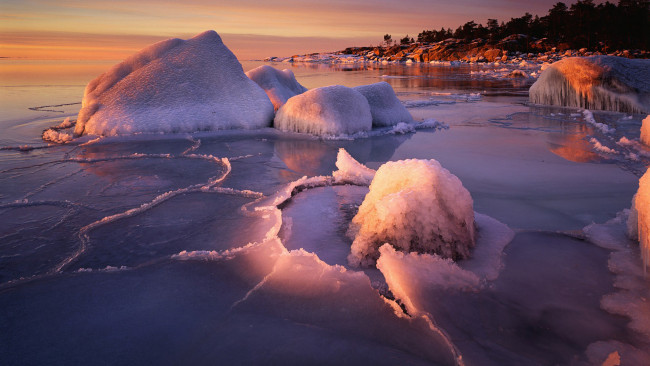 Обои картинки фото замерзшее, озеро, природа, реки, озера, зима, лед, снег