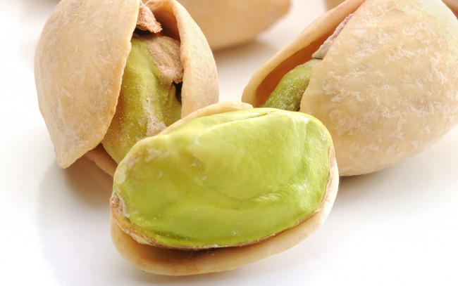 Обои картинки фото соленые, орешки, еда, орехи, каштаны, соль, скорлупа, ядра