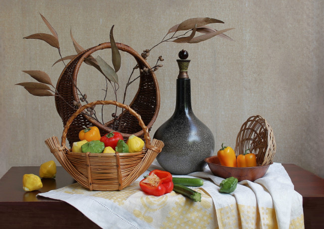 Обои картинки фото еда, натюрморт, патиссон, кабачки, перец, ваза, корзина