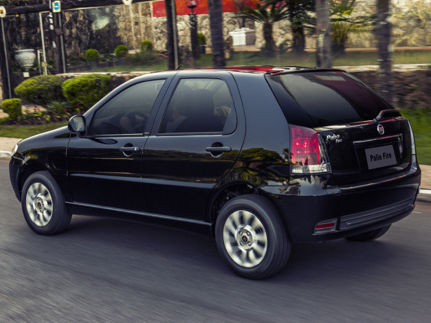 Обои картинки фото автомобили, fiat, красный, 5, door, fire, palio