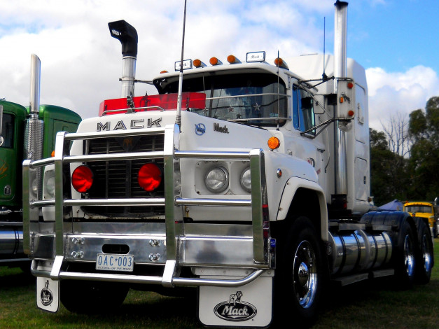 Обои картинки фото mack, автомобили, trucks, inc, тяжелые, грузовики, сша
