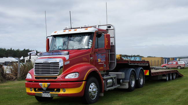 Обои картинки фото freightliner columbia tractor unit, автомобили, freightliner, daimler, trucks, north, america, llc, тяжелые, тягачи, сша