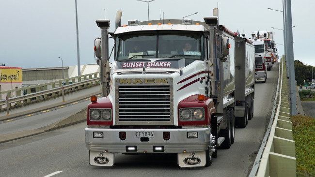 Обои картинки фото mack cl688rs, автомобили, mack, trucks, inc, тяжелые, грузовики, сша