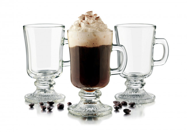 Обои картинки фото еда, кофе,  кофейные зёрна, сливки, бокалы, зерна