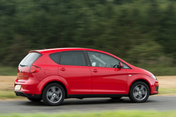 обоя автомобили, seat, altea, i-tech, 2013г, красный