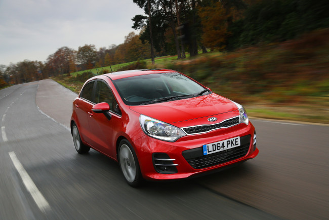 Обои картинки фото автомобили, kia, 5-door, rio, ub, 2014г, красный, uk-spec, ecodynamics