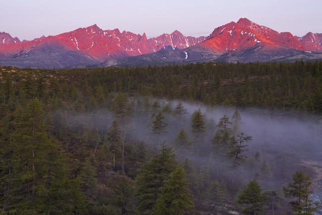 Обои картинки фото kolyma, природа, пейзажи, лес, туман, край, река, вид, пейзаж, красота, осень, горы