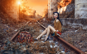 Картинка девушки alessandro+di+cicco мост железная дорога рассвет