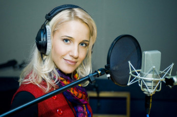 Картинка музыка -другое юлия ковальчук блондинка лицо наушники микрофон