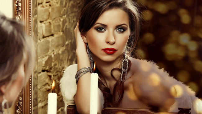 Обои картинки фото девушки, - лица,  портреты, шатенка, лицо, украшения, свеча, зеркало