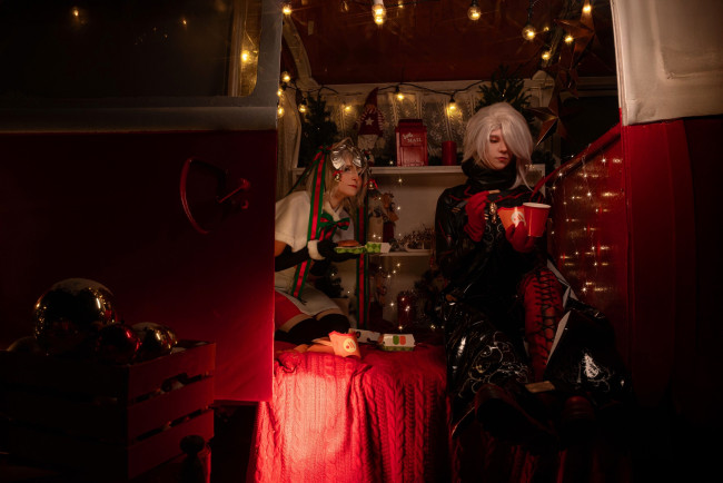 Обои картинки фото девушки, mari aisu, образы, косплей, наряды, огни, машина