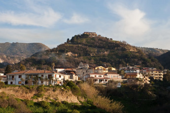 Картинка тропея+италия города -+здания +дома тропея италия дома горы