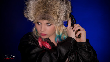 Картинка dolly+dangerous девушки ash+joelyn шапка пистолет ash joelyn