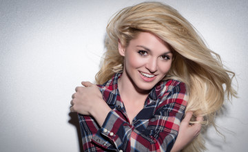 Картинка katie+deluca девушки рубашка волосы улыбка настроение katie deluca