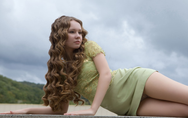 Обои картинки фото virginia sun, девушки, татьяна кузнецова , трусики, природа, платье