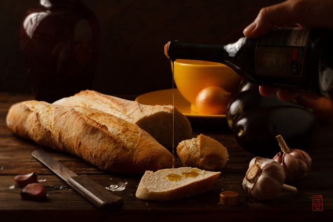 Обои картинки фото еда, разное, багет, оливковое, масло, чеснок