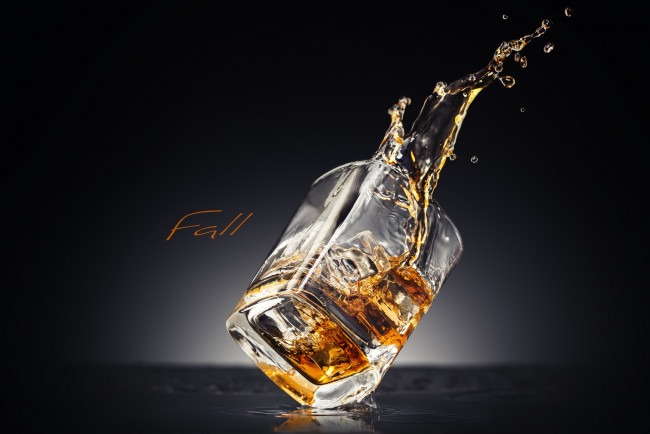 Обои картинки фото еда, напитки, стакан, виски, лед