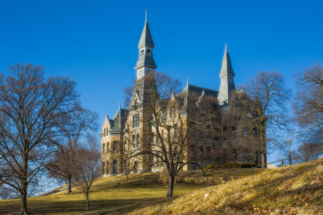 Обои картинки фото park university, города, - здания,  дома, университет, здание, пригорок, парк