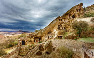 Картинка города -+исторические +архитектурные+памятники скала