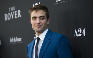 Картинка мужчины robert+pattinson галстук