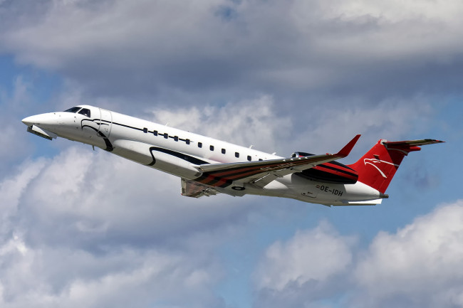 Обои картинки фото embraer emb-135bj, авиация, пассажирские самолёты, авиаперевозчик