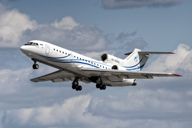 Обои картинки фото yakovlev yak-42d, авиация, пассажирские самолёты, авиалайнер