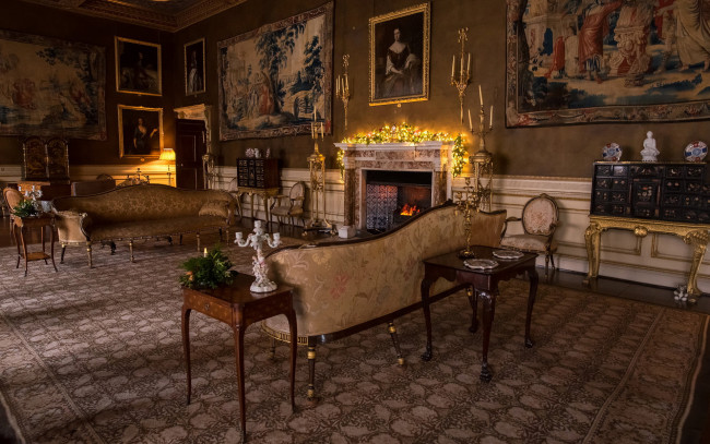 Обои картинки фото интерьер, дворцы,  музеи, свечи, камин