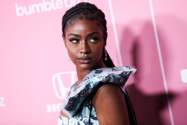 Обои картинки фото justine skye, девушки, мулатка, hip-hop, чернокожая, темнокожая, звезда, певица, взгляд, макияж, причёска, красотка, брюнетка, модель, портрет, лицо, девушка, justine, skye