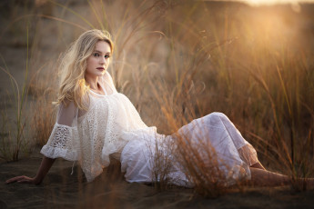 Картинка девушки -+блондинки +светловолосые трава блондинка поза кружева vicky