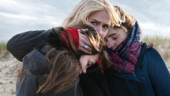 Обои картинки фото lost girls ,  2020, кино фильмы, lost girl, исчезнувшие, триллер, драма, детектив, amy, ryan, mari, gilbert