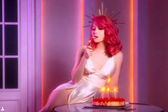 Картинка девушки -+креатив +косплей образ костюм зажигалка сигарета торт гульнара гадиляева