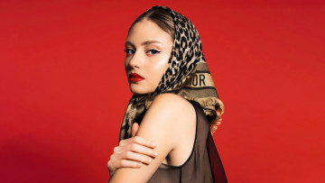 Картинка leni+klum+dior+beauty+campaign+2023 девушки leni+klum лени oлуми клум мoдeль нью йорк сша рeкламная кампания dior