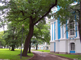 Картинка питер смольный монастырь города санкт петербург петергоф россия