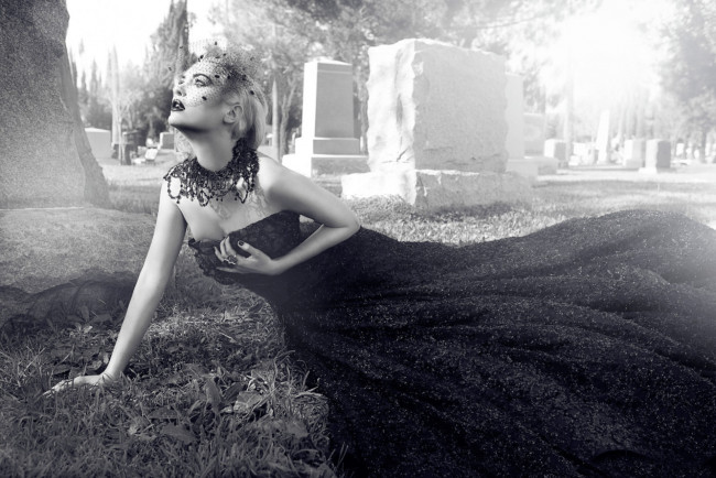 Обои картинки фото -Unsort Креатив, девушки, unsort, креатив, кладбище, платье, настроение
