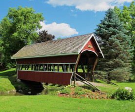 Картинка разное сооружения +постройки небо облака мостик зелень трава цветы ели деревья